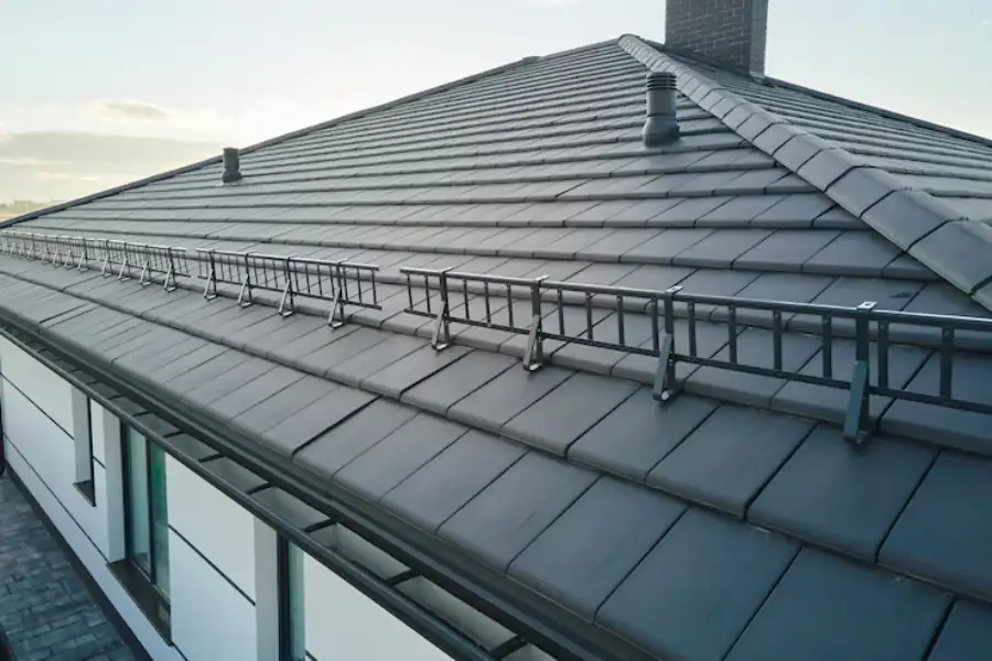 Flat Roof vs. Shingle Roof: Best Option for Hamilton, TX