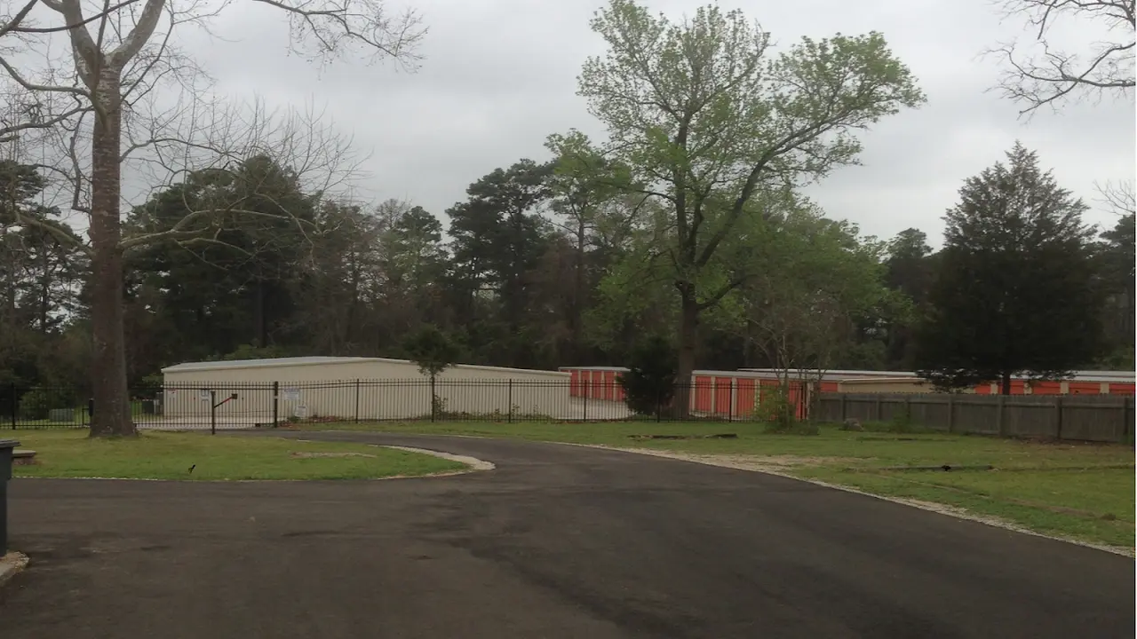 Space Savers Mini Warehouse storage facility in Huntsville, TX